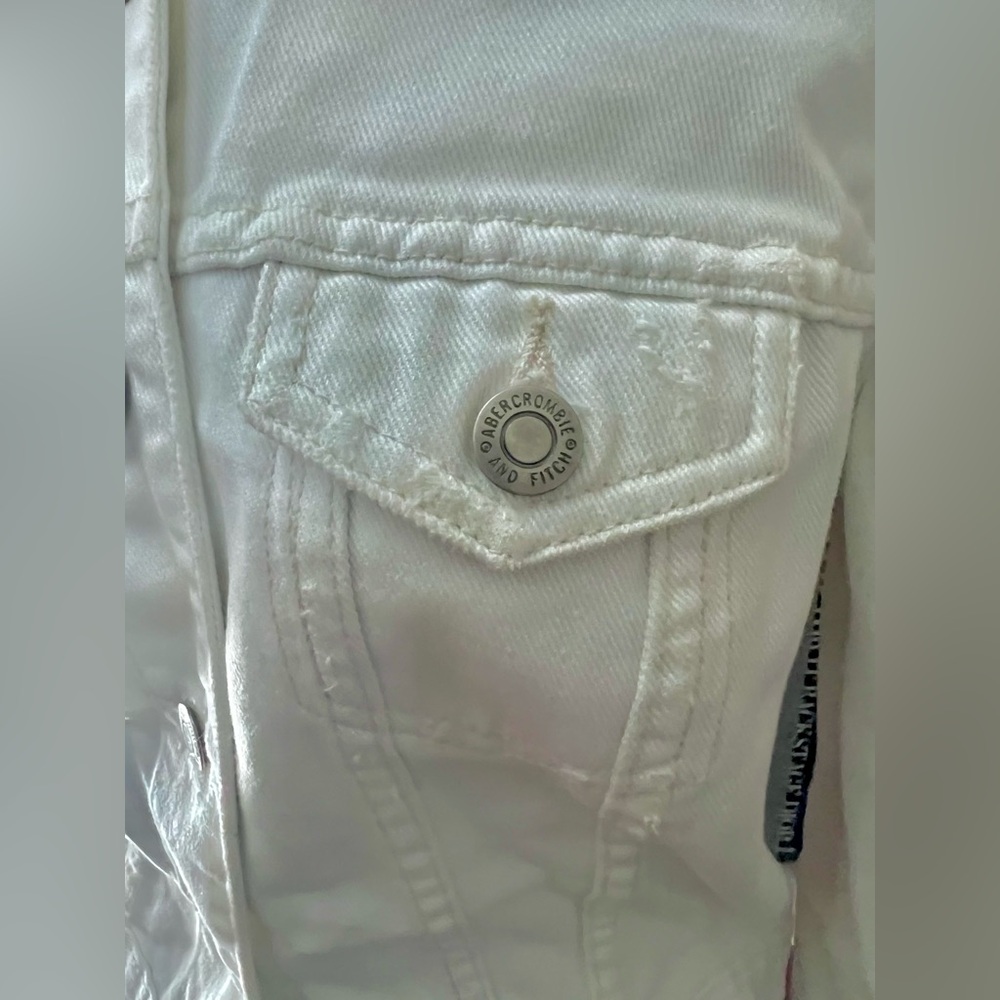 Vintage Abercrombie & Fitch distressed White Denim Jacket - Button-Front - Picture 7 of 7